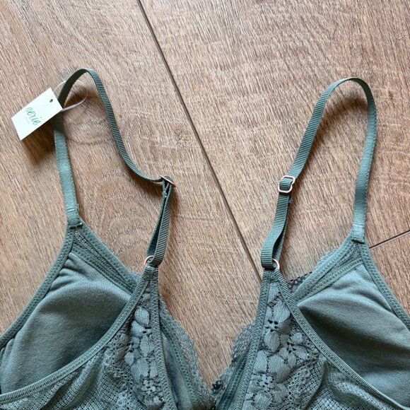 New Women’s Green Lined Wireless Bra w Soft Lace Size Medium Fits Cup A B some C - Picture 6 of 8